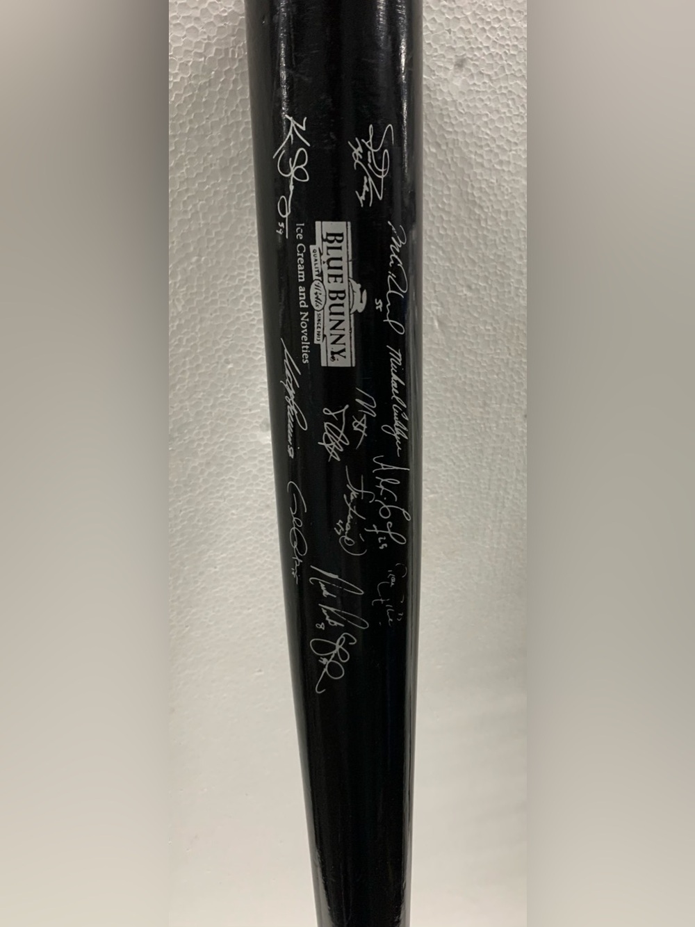 Minnesota Twins 2009 Black Commemorative Souvenir Baseball Bat w/ Printed Sigs